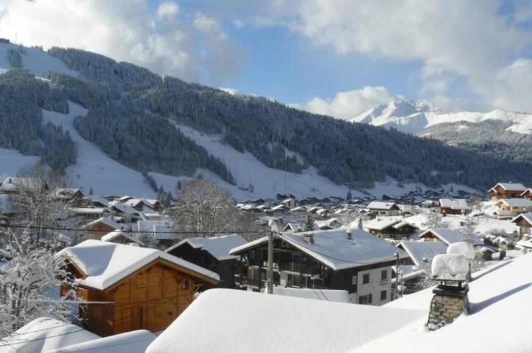 Chalet In Morzine Sleeping 12 With Sauna Exteriör bild